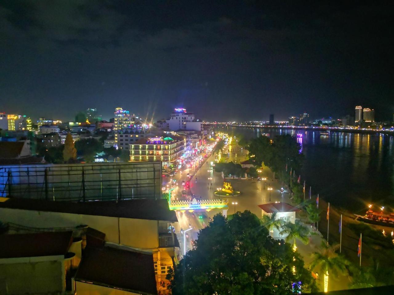 4 Rivers Hotel Phnom Penh Exterior photo