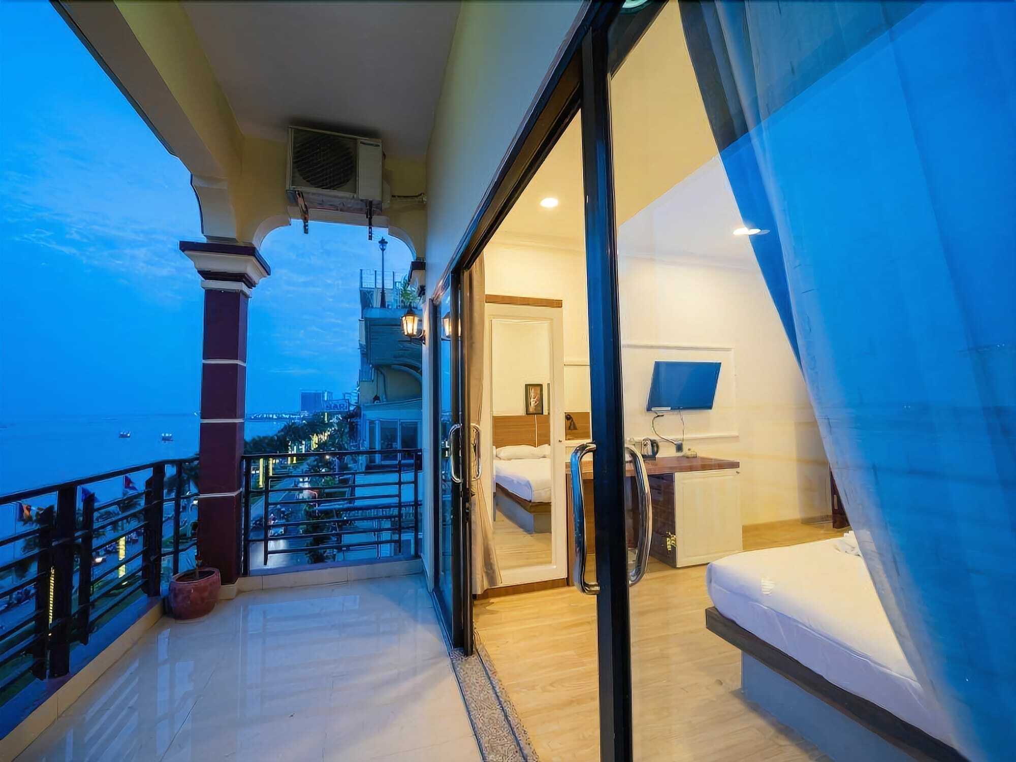 4 Rivers Hotel Phnom Penh Exterior photo